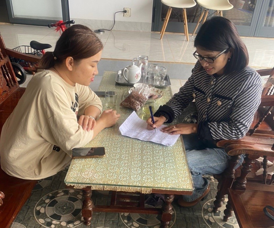 Hội Liên hiệp phụ nữ xã Ea Yông thực hiện công tác kiểm tra sử dụng vốn vay